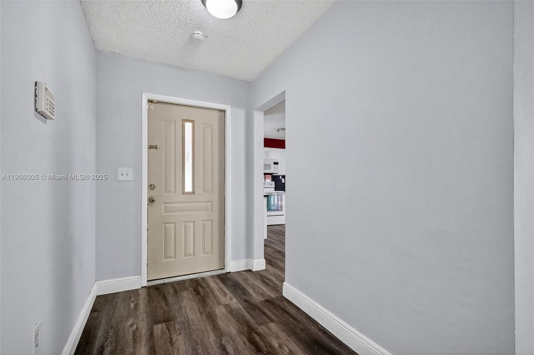 Active With Contract: $539,900 (3 beds, 2 baths, 1418 Square Feet)