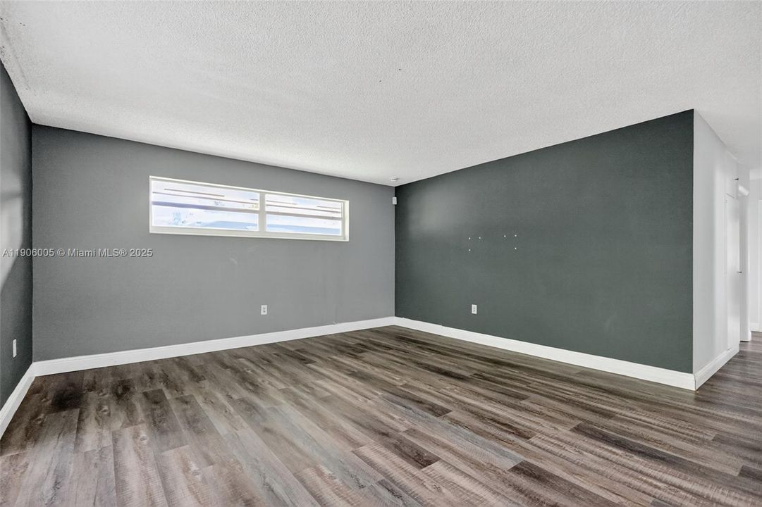 Active With Contract: $539,900 (3 beds, 2 baths, 1418 Square Feet)