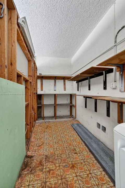 Active With Contract: $539,900 (3 beds, 2 baths, 1418 Square Feet)