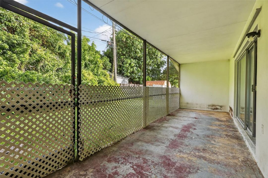 Active With Contract: $539,900 (3 beds, 2 baths, 1418 Square Feet)