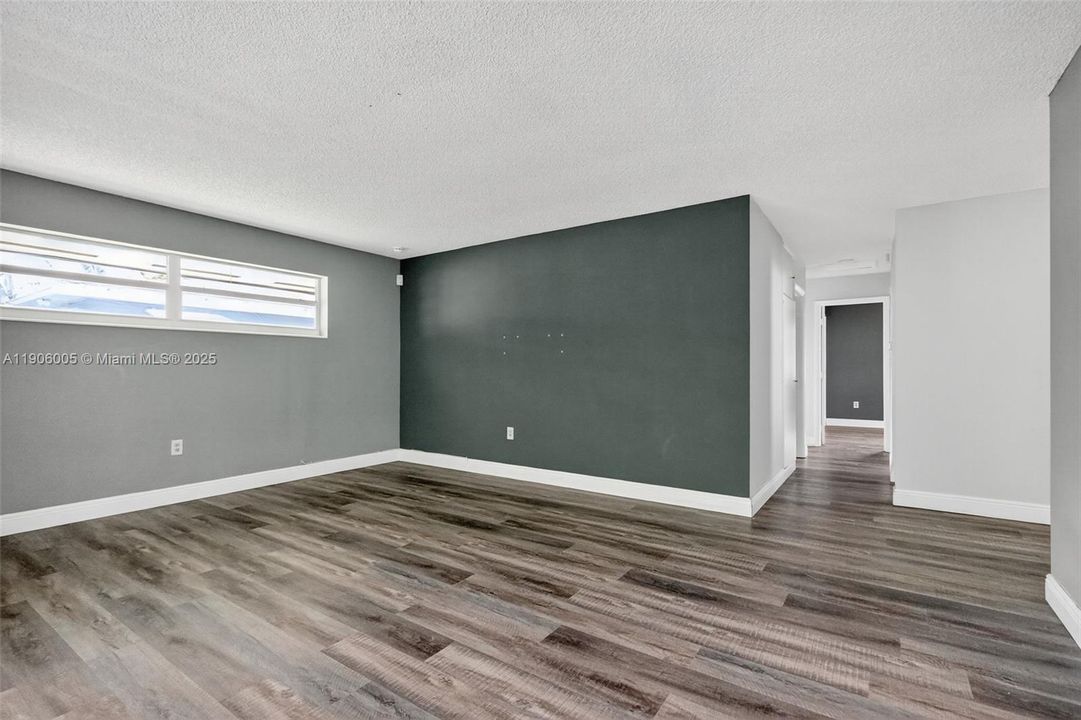 Active With Contract: $539,900 (3 beds, 2 baths, 1418 Square Feet)