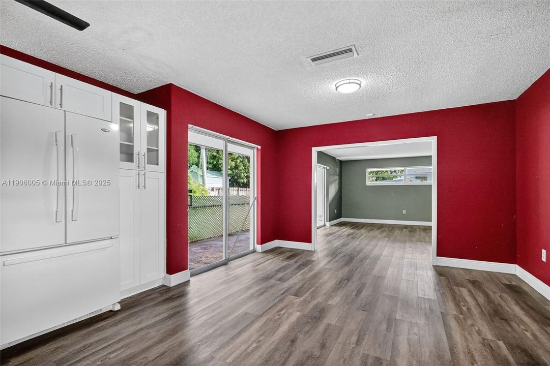 Active With Contract: $539,900 (3 beds, 2 baths, 1418 Square Feet)