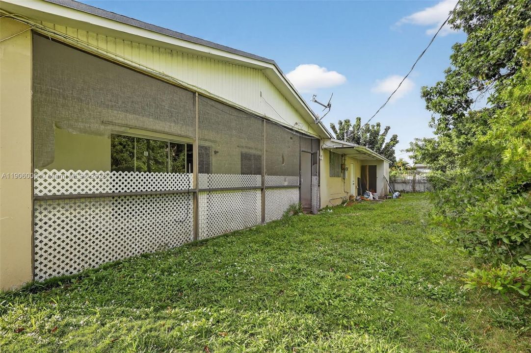 Active With Contract: $539,900 (3 beds, 2 baths, 1418 Square Feet)