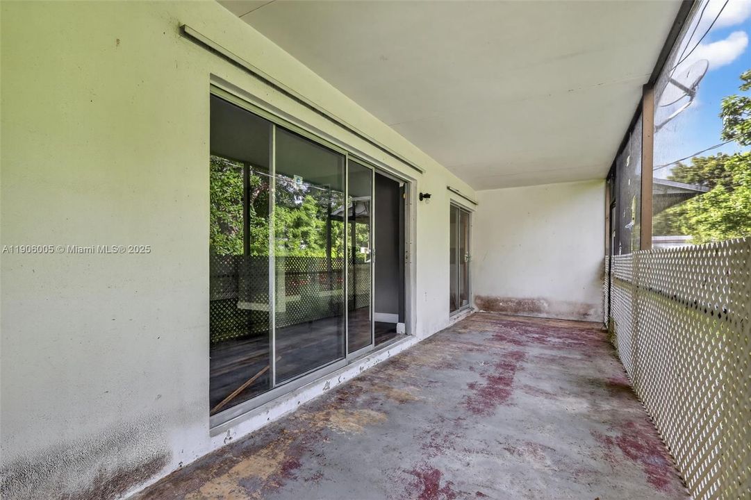 Active With Contract: $539,900 (3 beds, 2 baths, 1418 Square Feet)