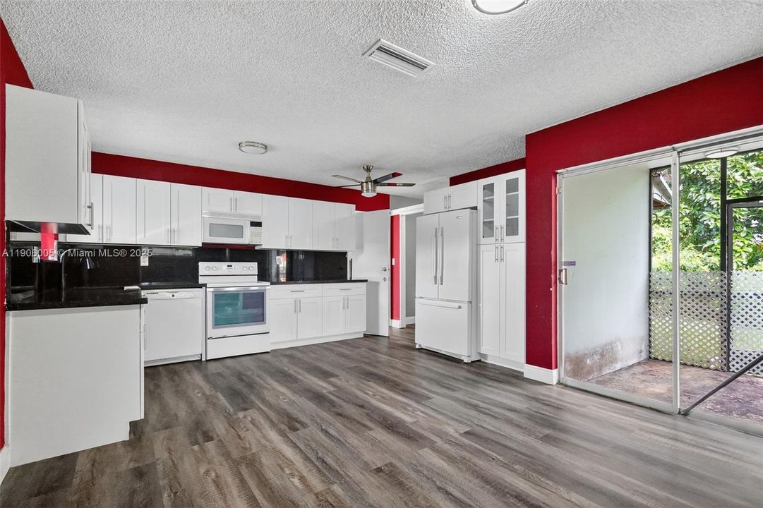 Active With Contract: $539,900 (3 beds, 2 baths, 1418 Square Feet)