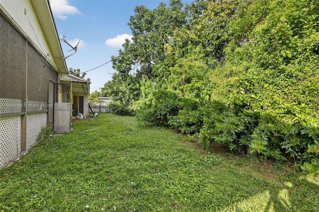 Active With Contract: $539,900 (3 beds, 2 baths, 1418 Square Feet)