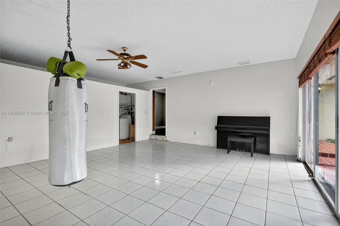 Active With Contract: $539,900 (3 beds, 2 baths, 1418 Square Feet)