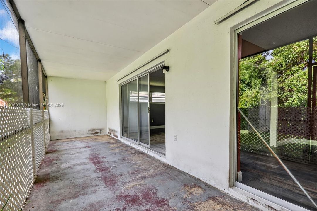 Active With Contract: $539,900 (3 beds, 2 baths, 1418 Square Feet)