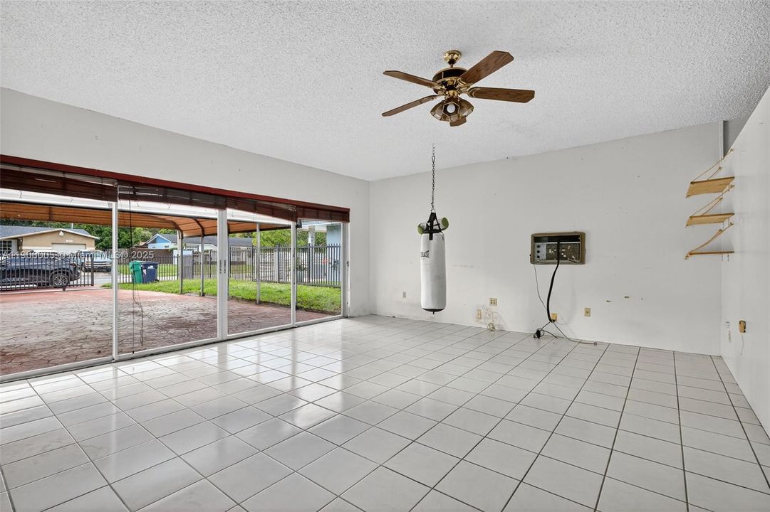 Active With Contract: $539,900 (3 beds, 2 baths, 1418 Square Feet)