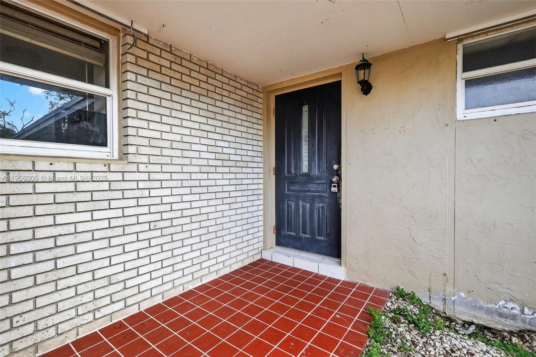 Active With Contract: $539,900 (3 beds, 2 baths, 1418 Square Feet)