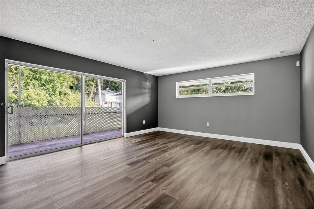 Active With Contract: $539,900 (3 beds, 2 baths, 1418 Square Feet)