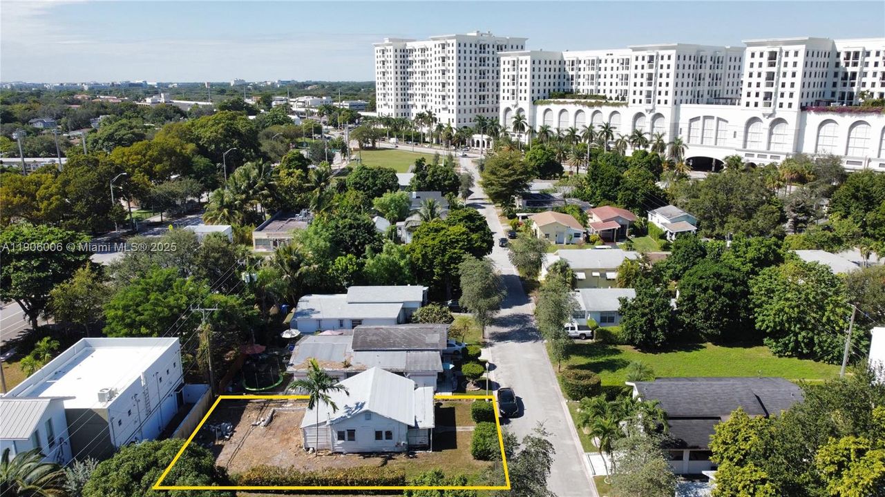 For Sale: $470,000 (2 beds, 1 baths, 756 Square Feet)