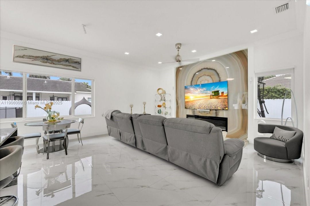 En Venta: $1,750,000 (5 camas, 4 baños, 3032 Pies cuadrados)