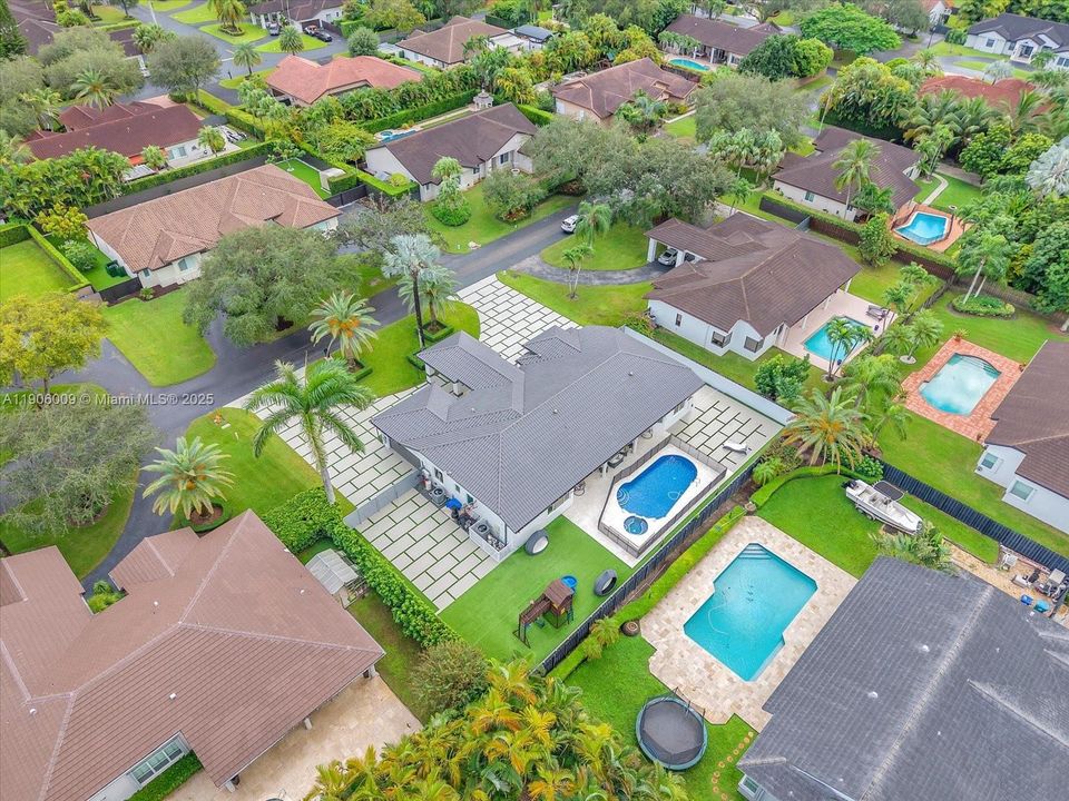 En Venta: $1,750,000 (5 camas, 4 baños, 3032 Pies cuadrados)