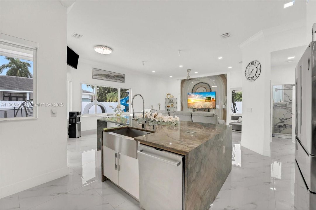 En Venta: $1,750,000 (5 camas, 4 baños, 3032 Pies cuadrados)