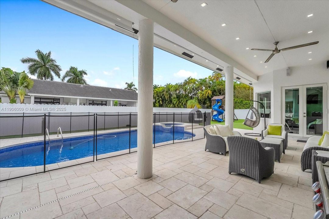 En Venta: $1,750,000 (5 camas, 4 baños, 3032 Pies cuadrados)