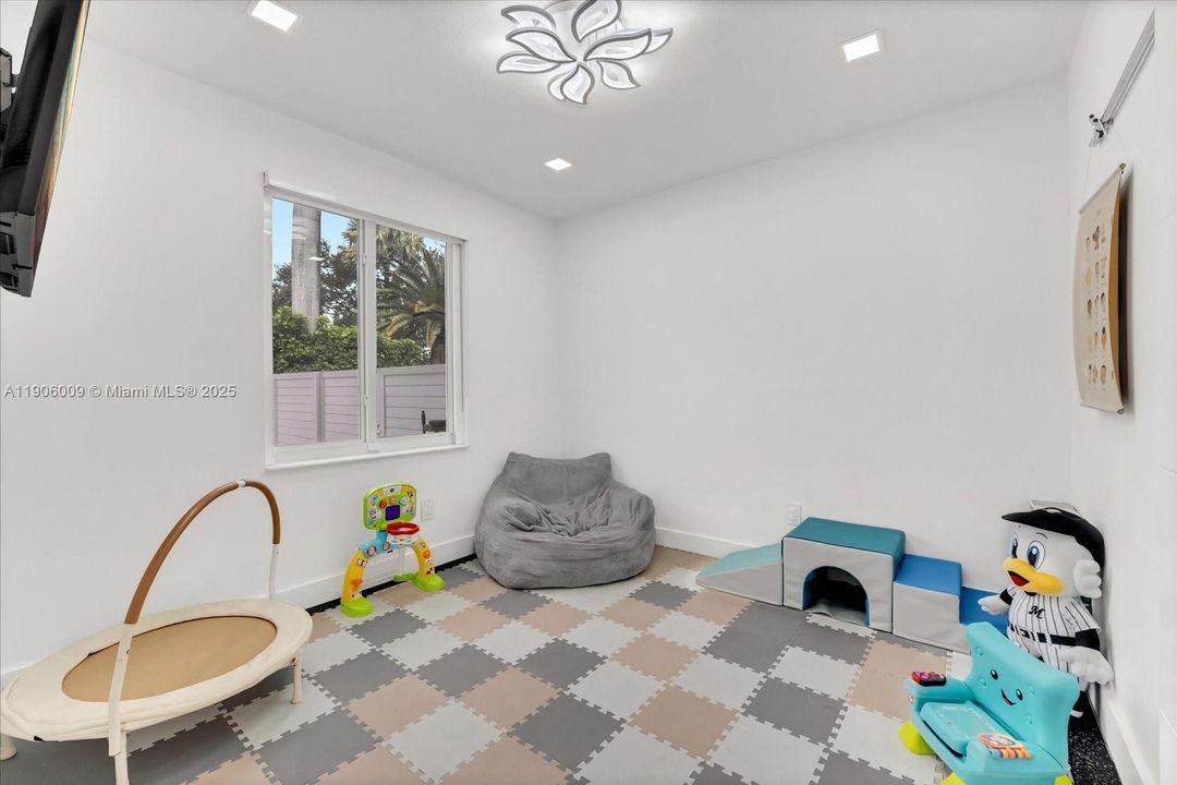 En Venta: $1,750,000 (5 camas, 4 baños, 3032 Pies cuadrados)