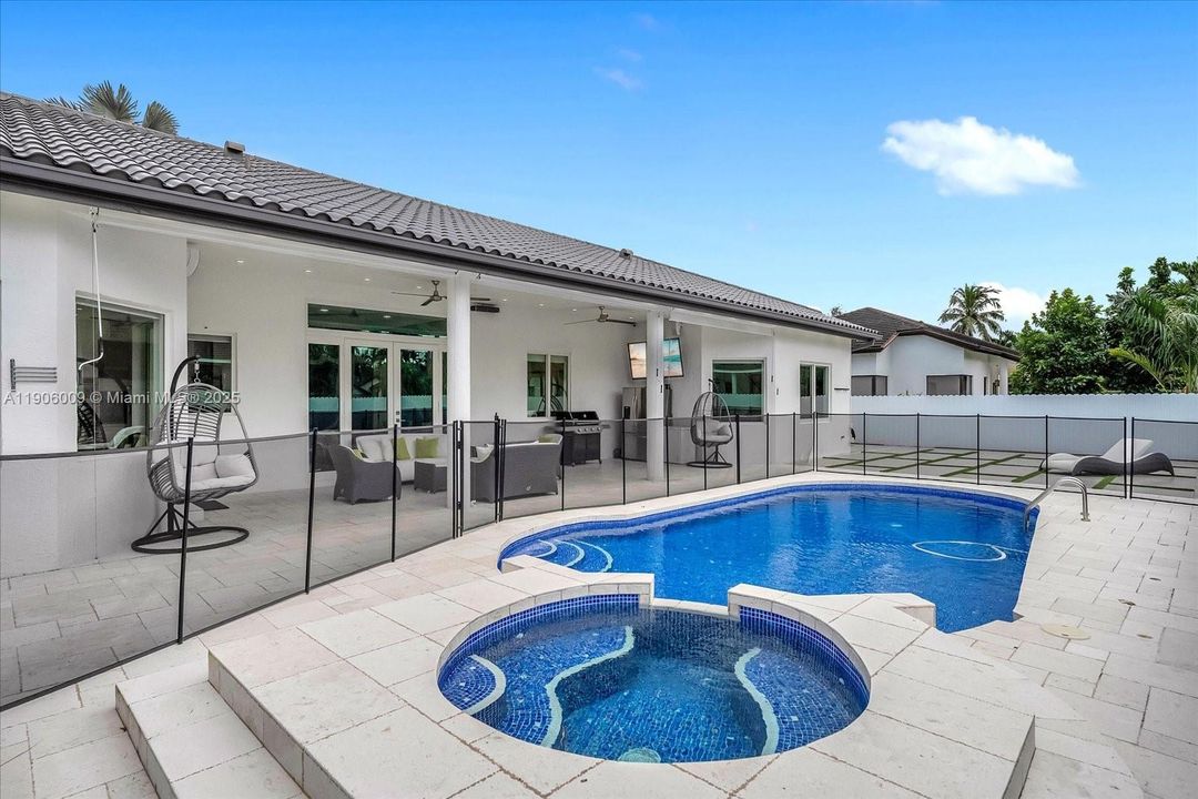 En Venta: $1,750,000 (5 camas, 4 baños, 3032 Pies cuadrados)