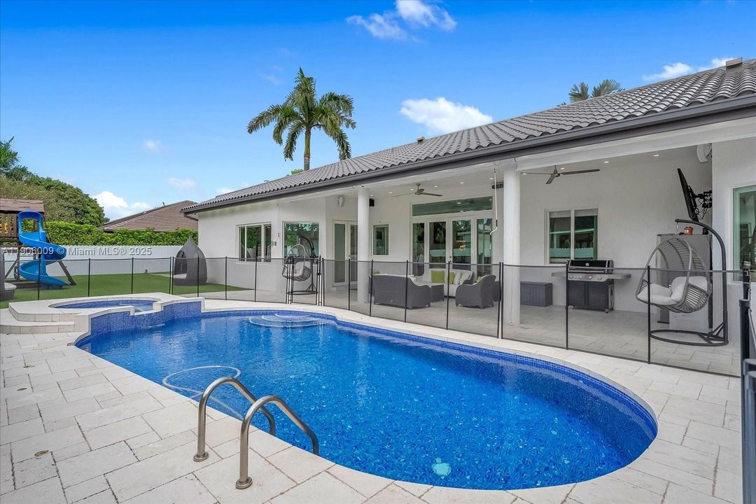 En Venta: $1,750,000 (5 camas, 4 baños, 3032 Pies cuadrados)