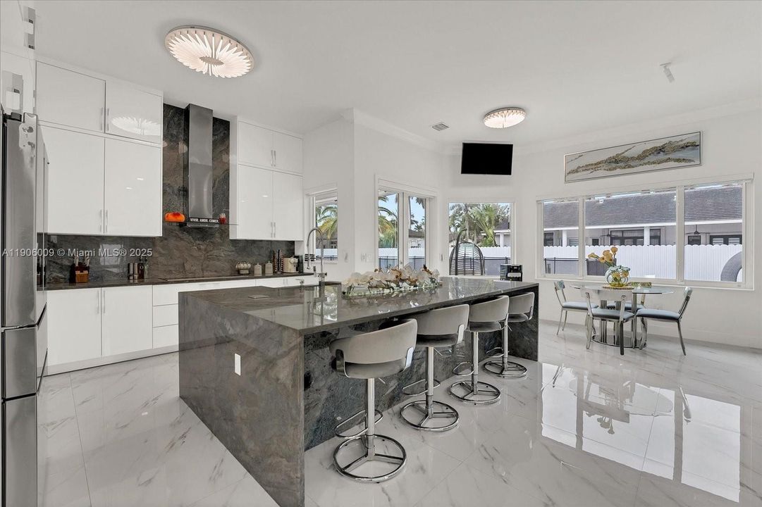 En Venta: $1,750,000 (5 camas, 4 baños, 3032 Pies cuadrados)