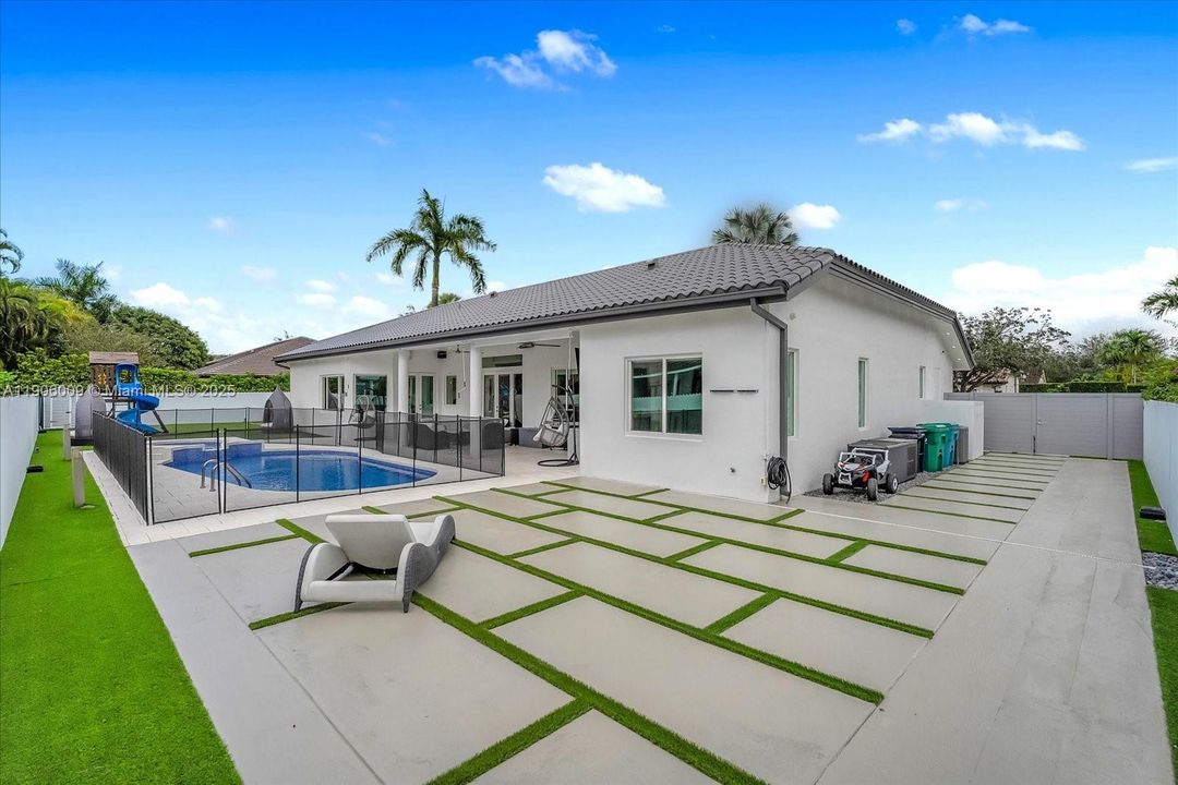 En Venta: $1,750,000 (5 camas, 4 baños, 3032 Pies cuadrados)