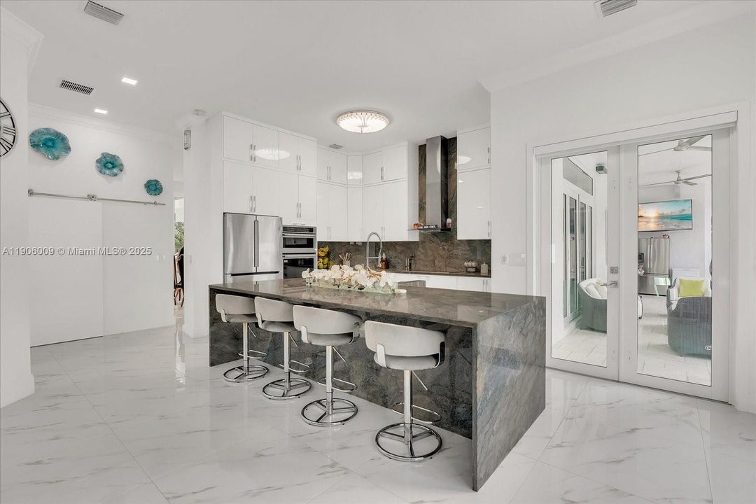 En Venta: $1,750,000 (5 camas, 4 baños, 3032 Pies cuadrados)