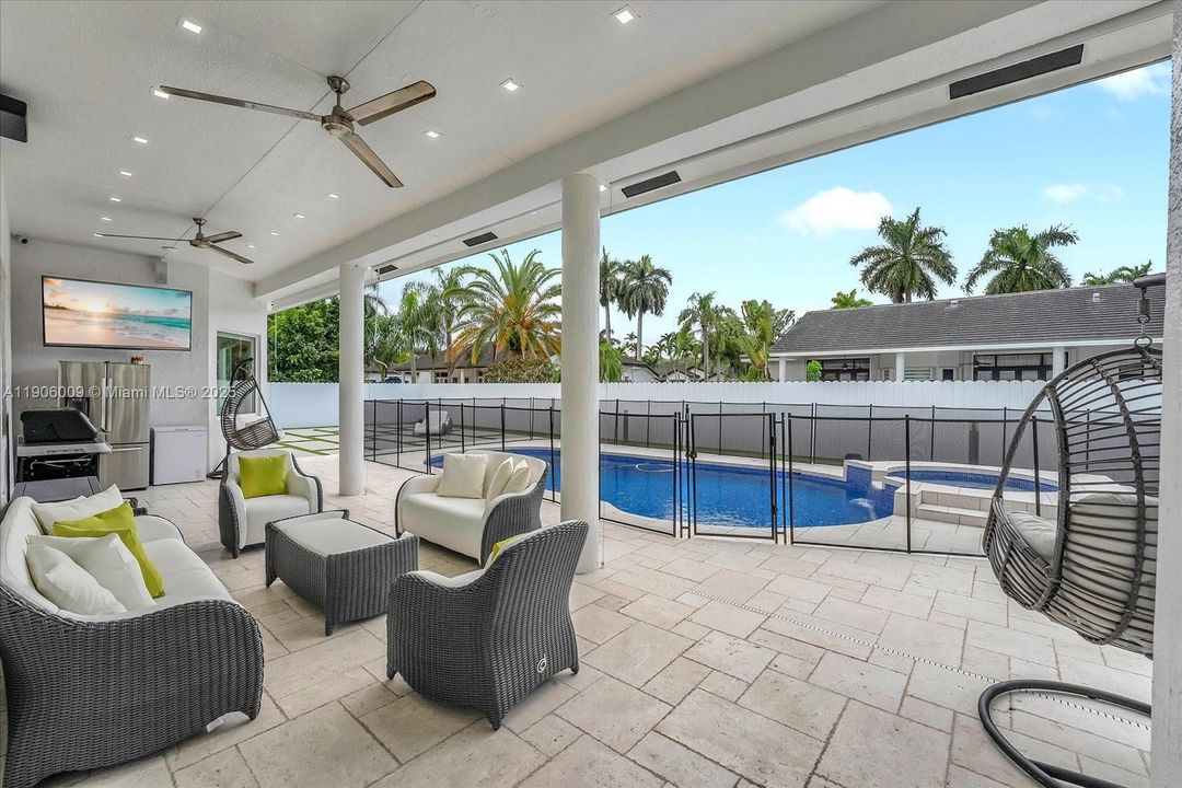 En Venta: $1,750,000 (5 camas, 4 baños, 3032 Pies cuadrados)