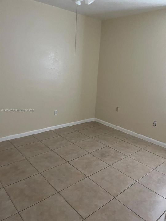 最近租的: $2,550 (3 贝兹, 2 浴室, 1260 平方英尺)