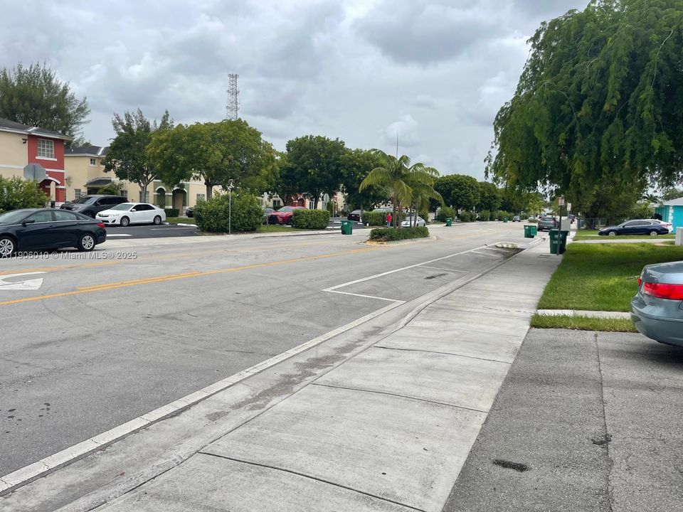 最近租的: $2,550 (3 贝兹, 2 浴室, 1260 平方英尺)