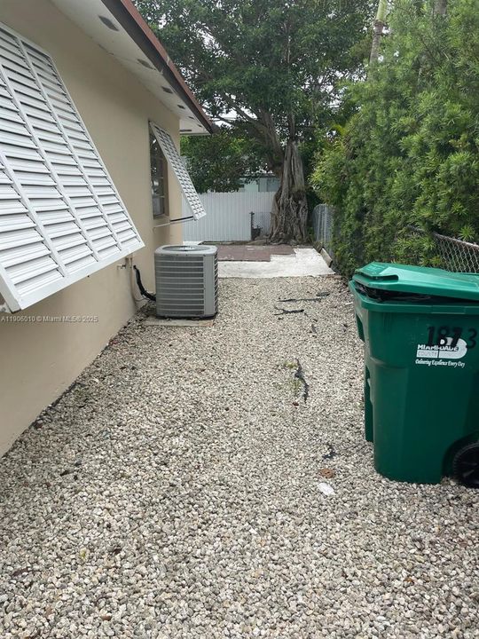 最近租的: $2,550 (3 贝兹, 2 浴室, 1260 平方英尺)