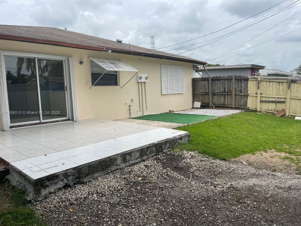 最近租的: $2,550 (3 贝兹, 2 浴室, 1260 平方英尺)