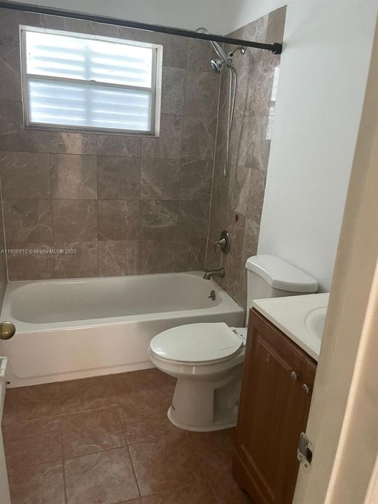 最近租的: $2,550 (3 贝兹, 2 浴室, 1260 平方英尺)