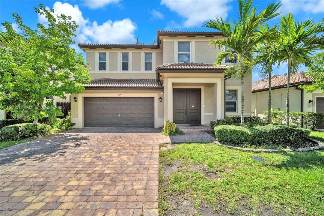 В аренду: $4,500 (6 спален, 4 ванн, 3040 Квадратных фут)