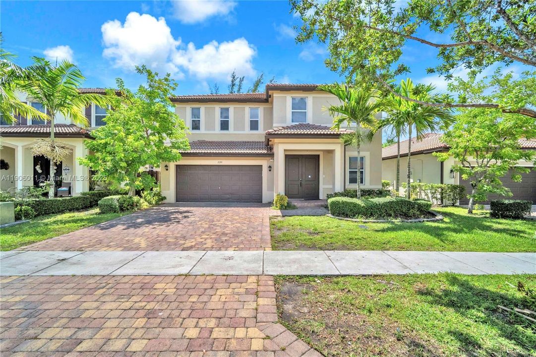 В аренду: $4,500 (6 спален, 4 ванн, 3040 Квадратных фут)