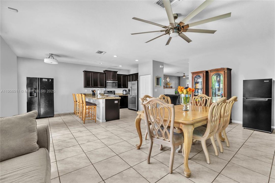 В аренду: $4,500 (6 спален, 4 ванн, 3040 Квадратных фут)