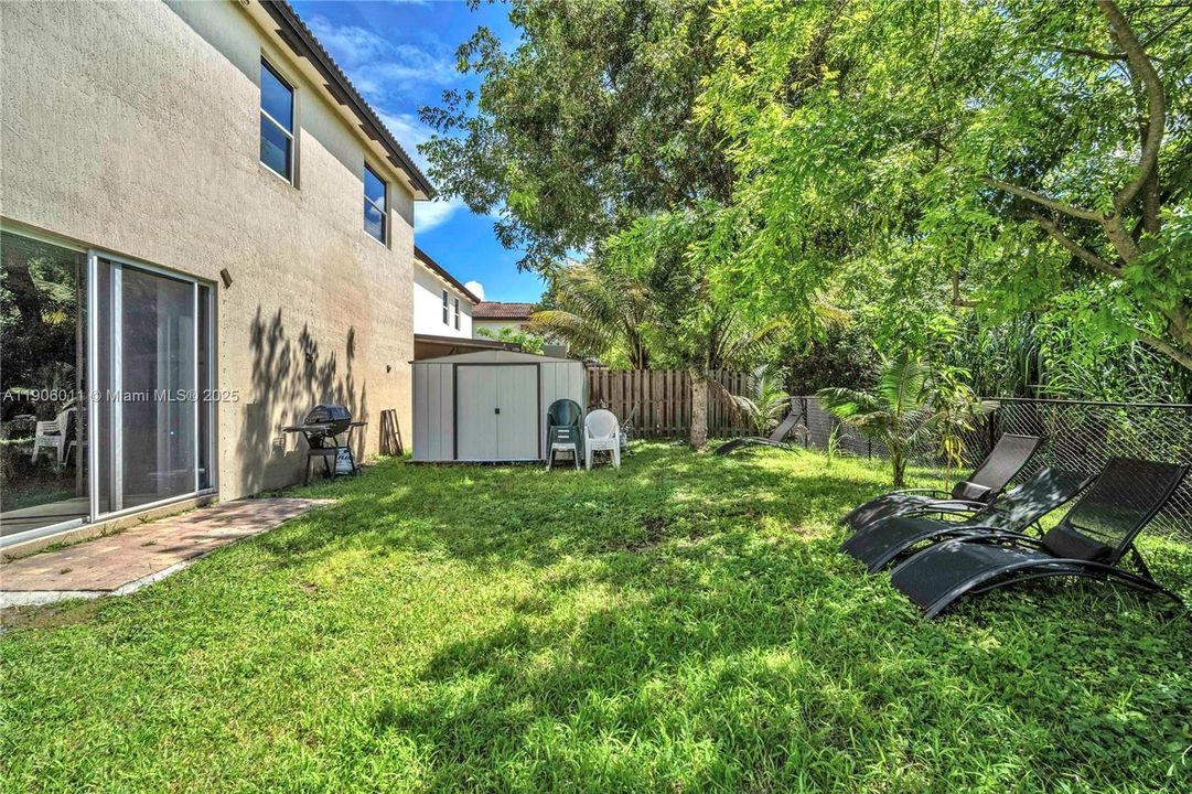 В аренду: $4,500 (6 спален, 4 ванн, 3040 Квадратных фут)