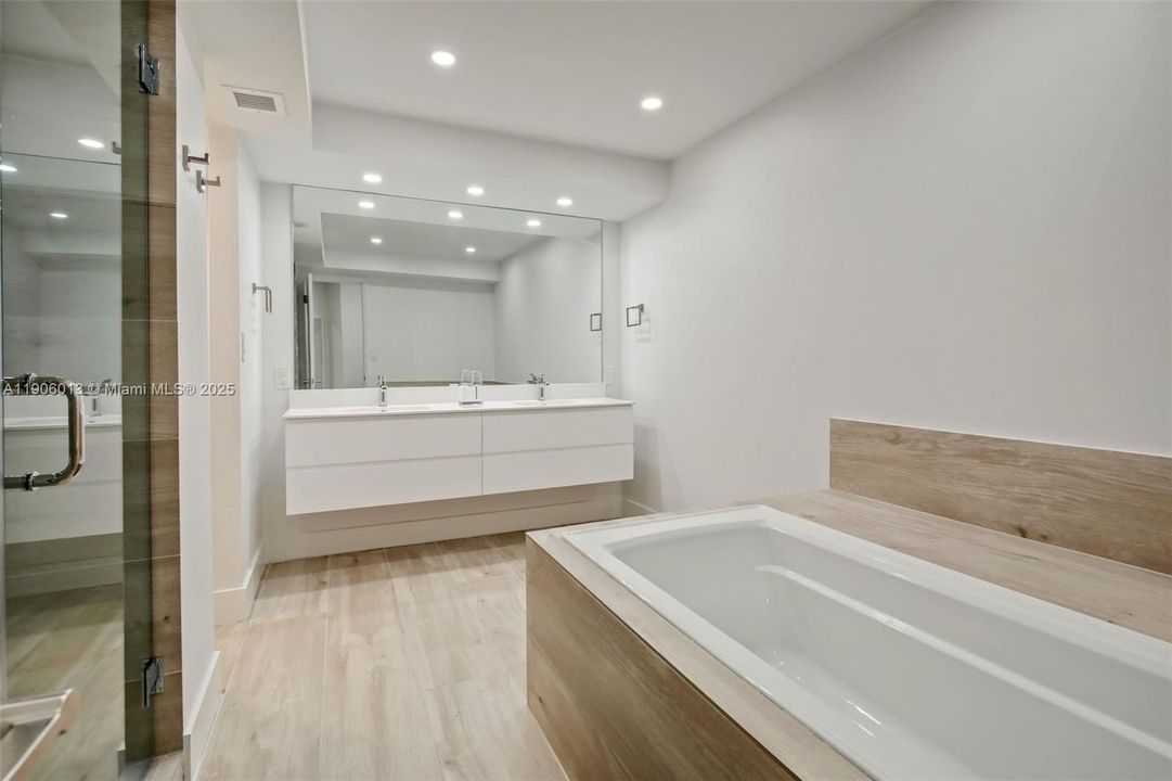 В аренду: $7,200 (2 спален, 2 ванн, 1782 Квадратных фут)