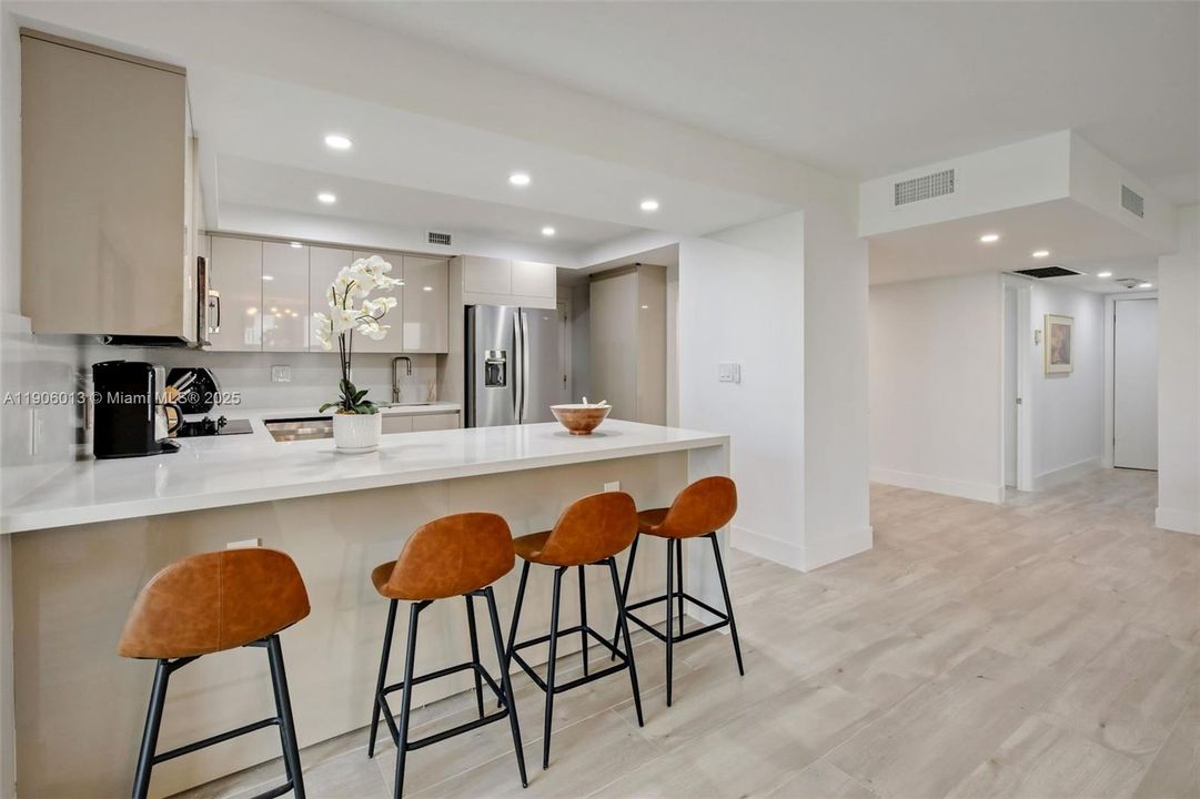 В аренду: $7,200 (2 спален, 2 ванн, 1782 Квадратных фут)