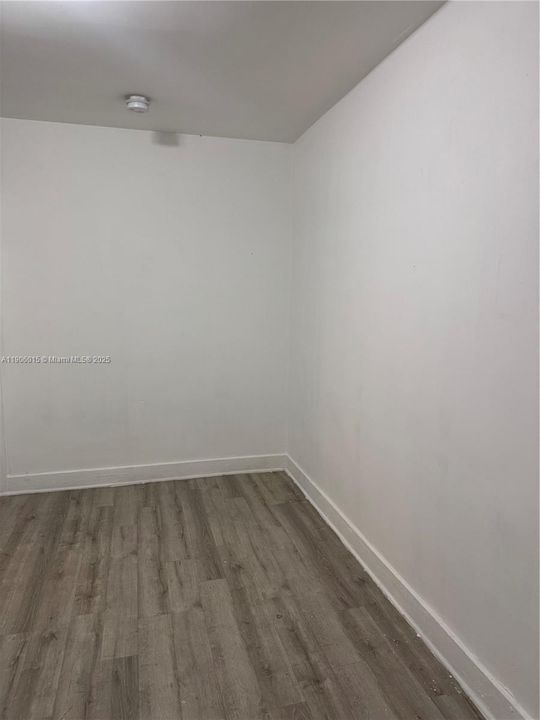 Recently Rented: $1,300 (0 beds, 1 baths, 0 Square Feet)