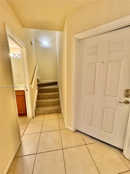 待售: $399,000 (2 贝兹, 2 浴室, 1205 平方英尺)