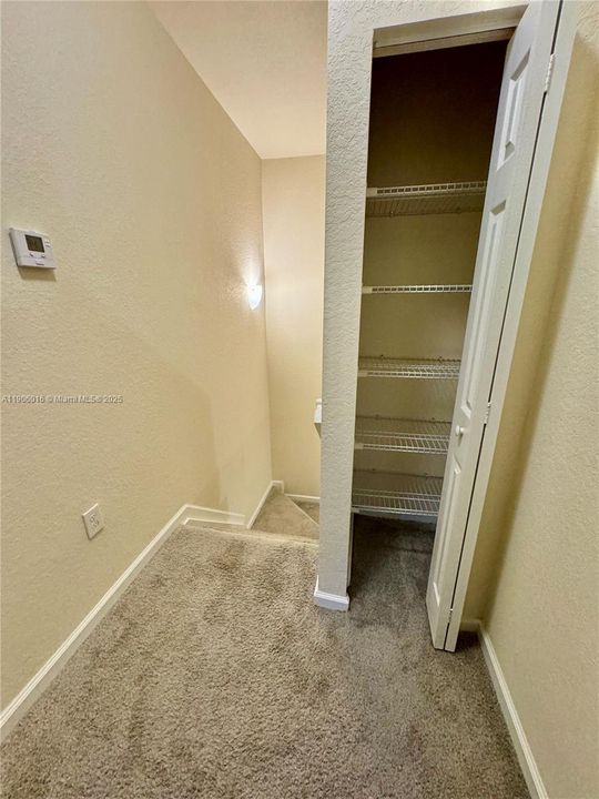 待售: $399,000 (2 贝兹, 2 浴室, 1205 平方英尺)