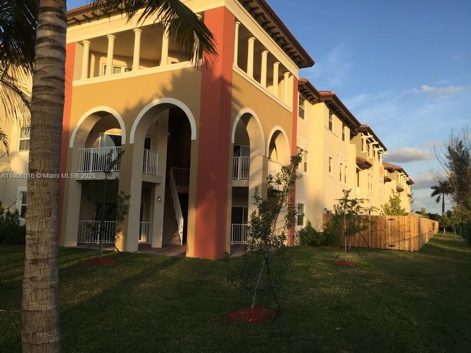 待售: $399,000 (2 贝兹, 2 浴室, 1205 平方英尺)