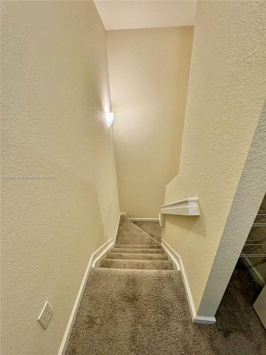 待售: $399,000 (2 贝兹, 2 浴室, 1205 平方英尺)