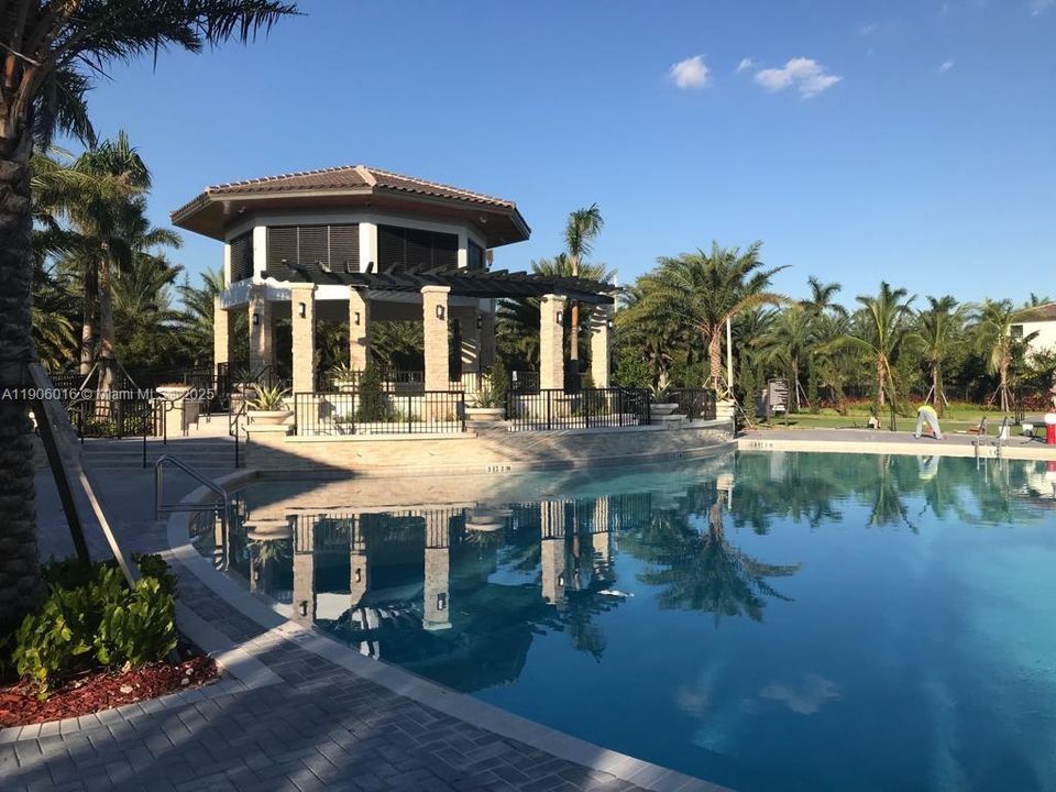 待售: $399,000 (2 贝兹, 2 浴室, 1205 平方英尺)