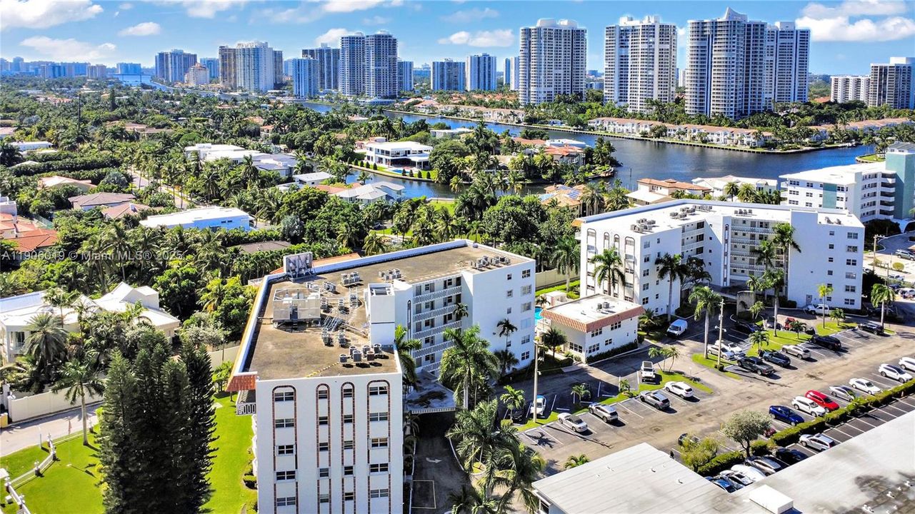 待售: $295,000 (2 贝兹, 2 浴室, 1200 平方英尺)