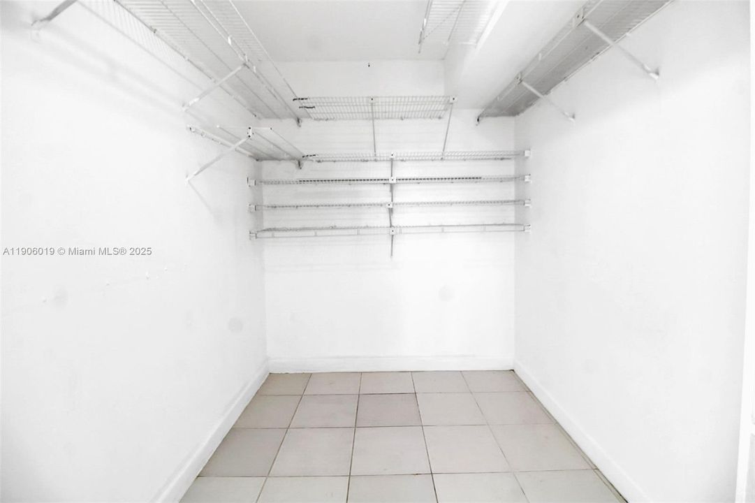 待售: $295,000 (2 贝兹, 2 浴室, 1200 平方英尺)