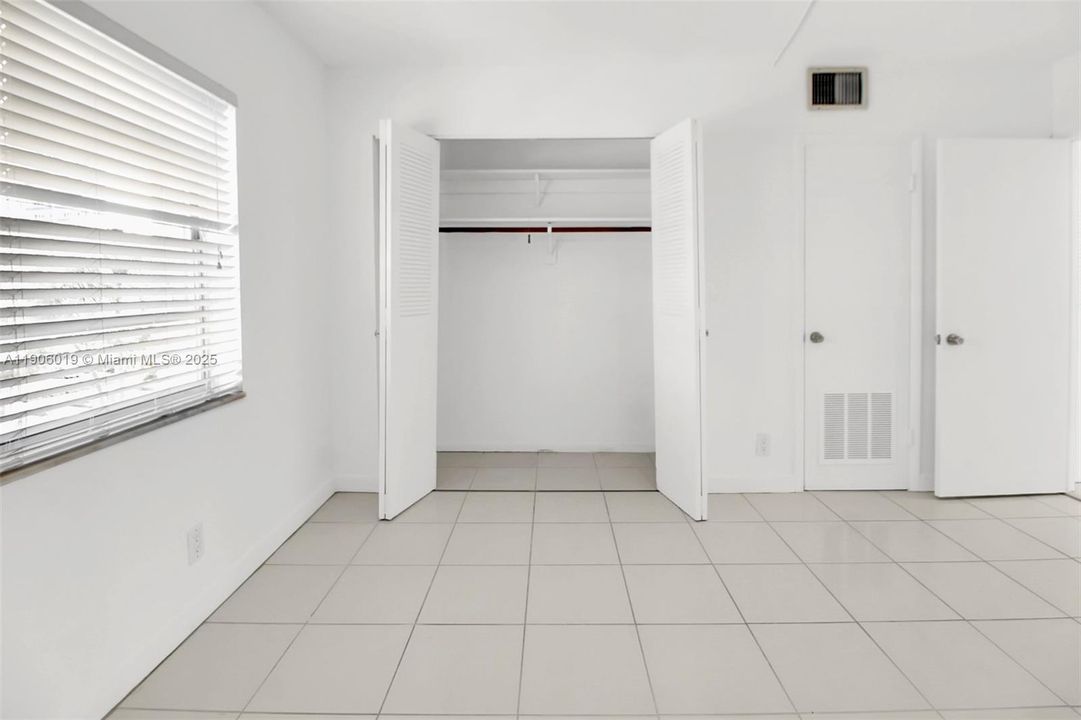 待售: $295,000 (2 贝兹, 2 浴室, 1200 平方英尺)