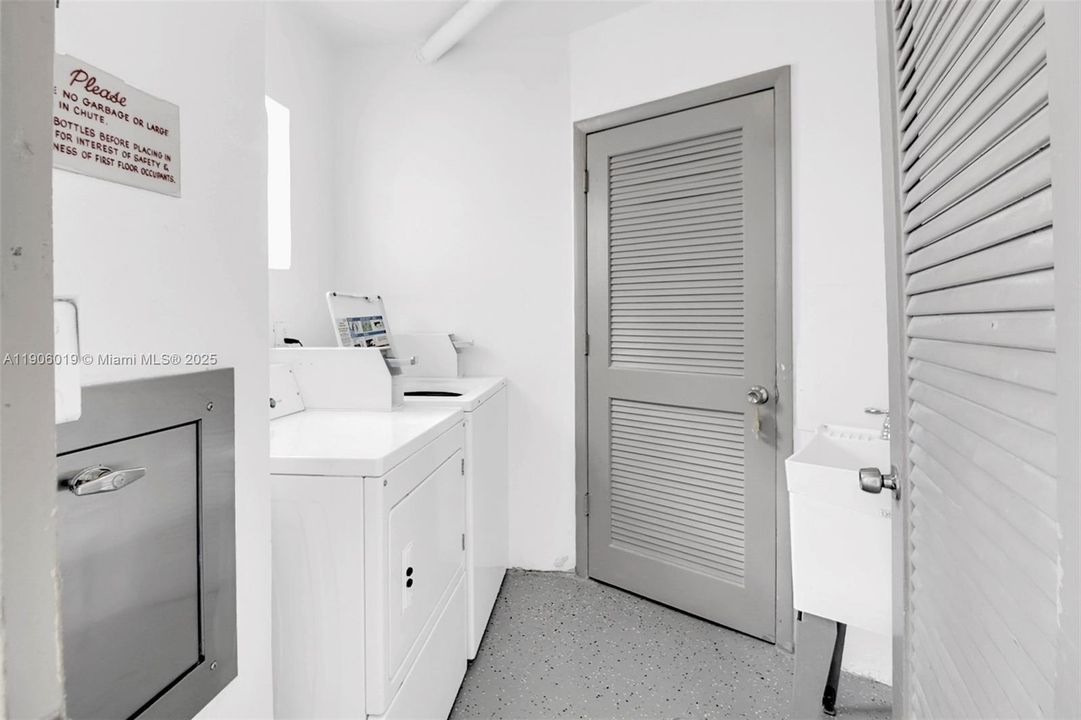 待售: $295,000 (2 贝兹, 2 浴室, 1200 平方英尺)