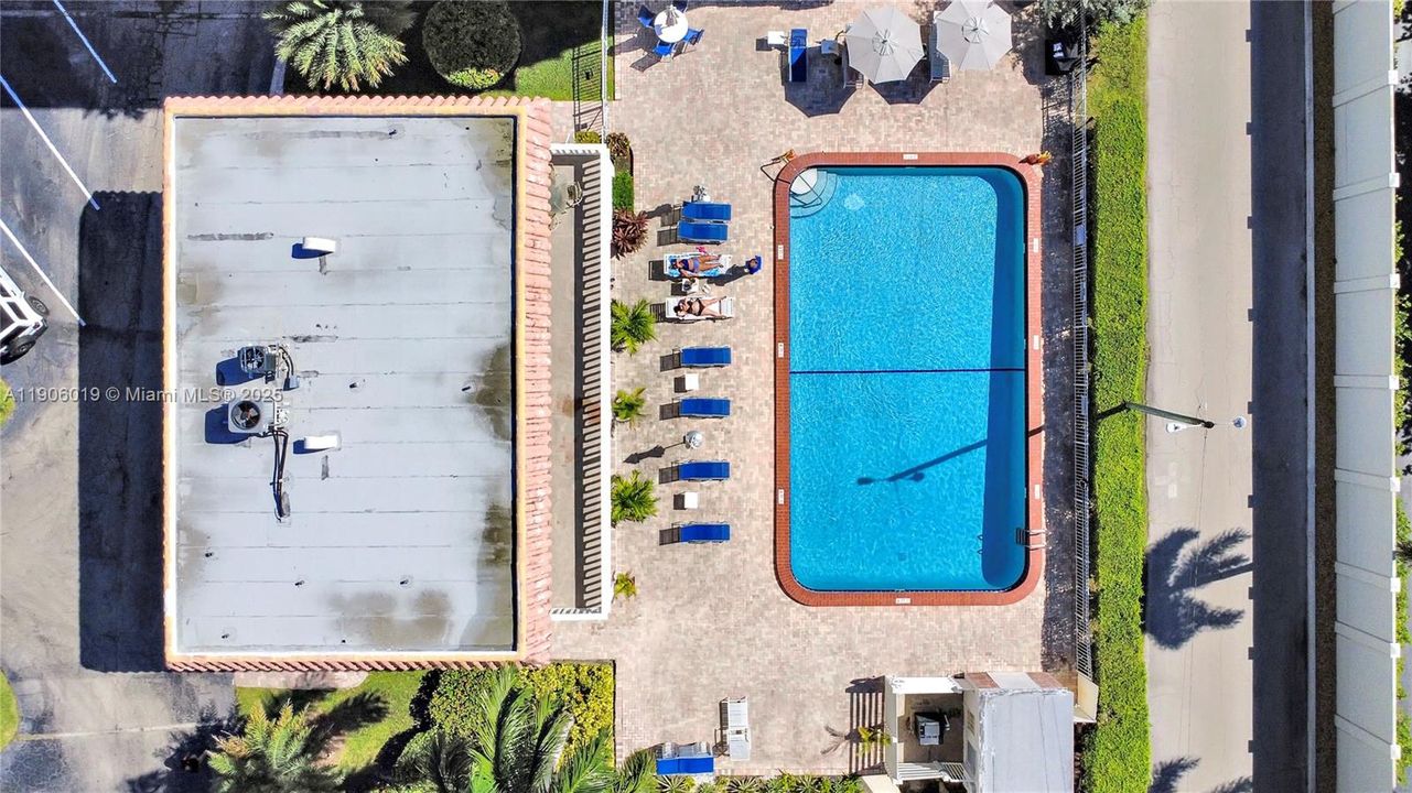 待售: $295,000 (2 贝兹, 2 浴室, 1200 平方英尺)