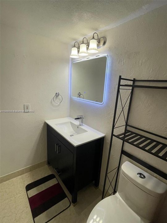 合同活跃: $2,600 (2 贝兹, 2 浴室, 981 平方英尺)